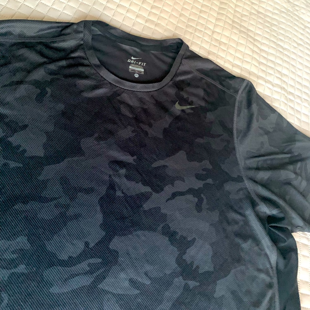 Mens Nike Shirt- dry fit